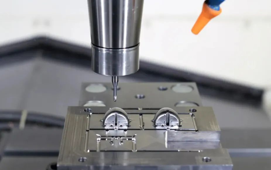 1個μm的模具是如何制造出來的？